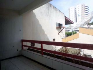 Casa em boa localização no Salgado Filho com 5/4, sendo 3 suítes