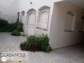 Casa Grande com excelente localização na 13 de Julho