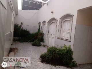 Casa Grande com excelente localização na 13 de Julho