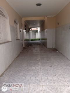 Casa Grande com excelente localização na 13 de Julho