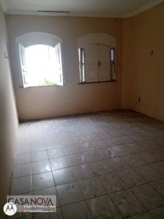 Casa Grande com excelente localização na 13 de Julho