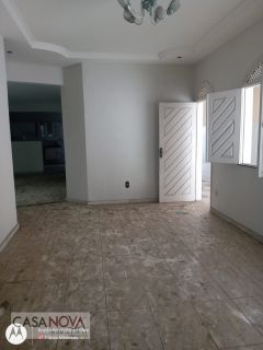 Casa Grande com excelente localização na 13 de Julho