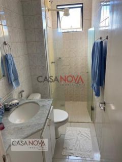 Apartamento em boa localização na Treze de Julho com 2/4, sendo 1 suíte