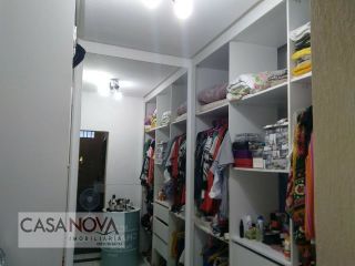 Casa de esquina na Atalaia em boa localização