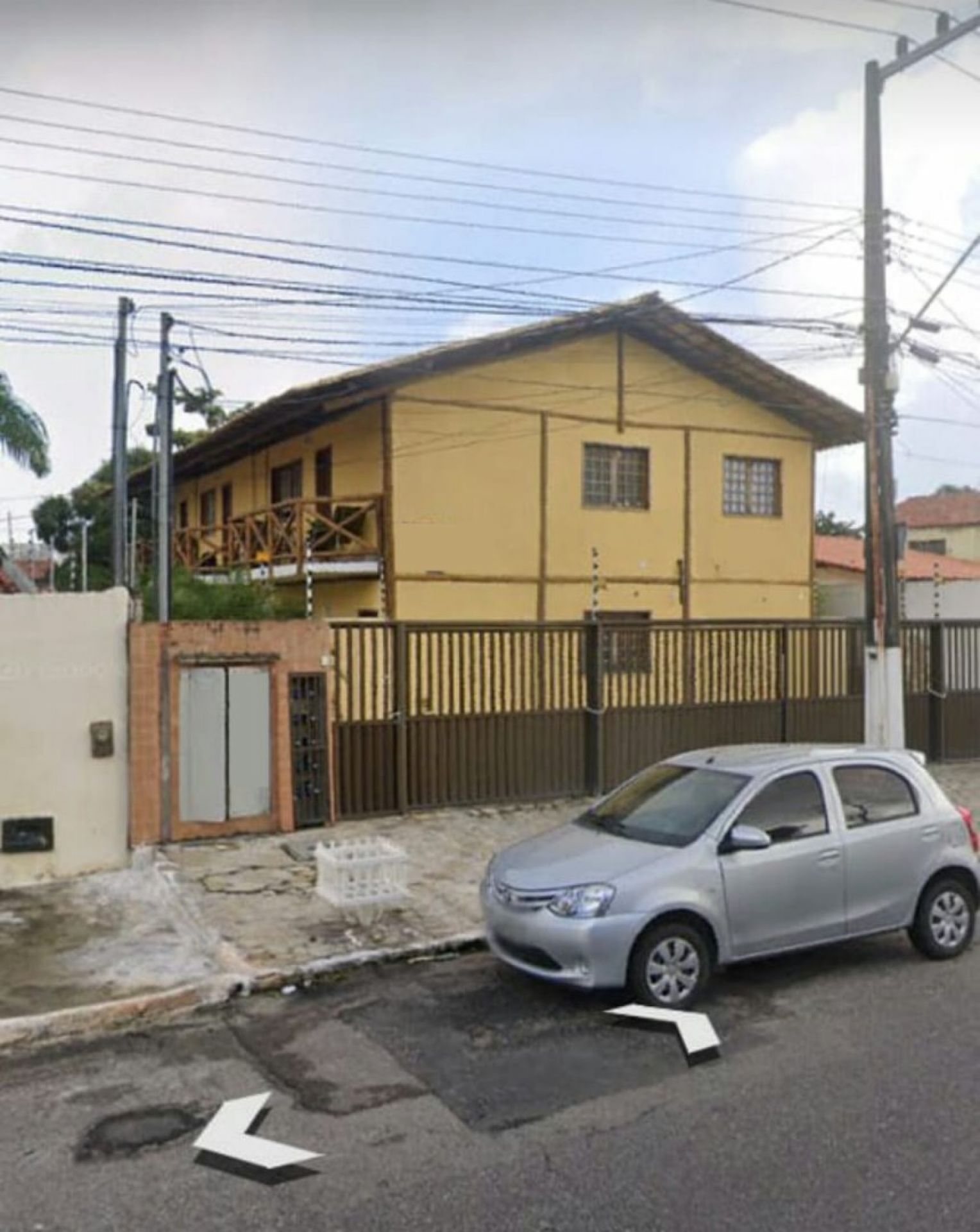 Residencial com 5 Casa a Venda a 500 metros da Orla de Atalaia.