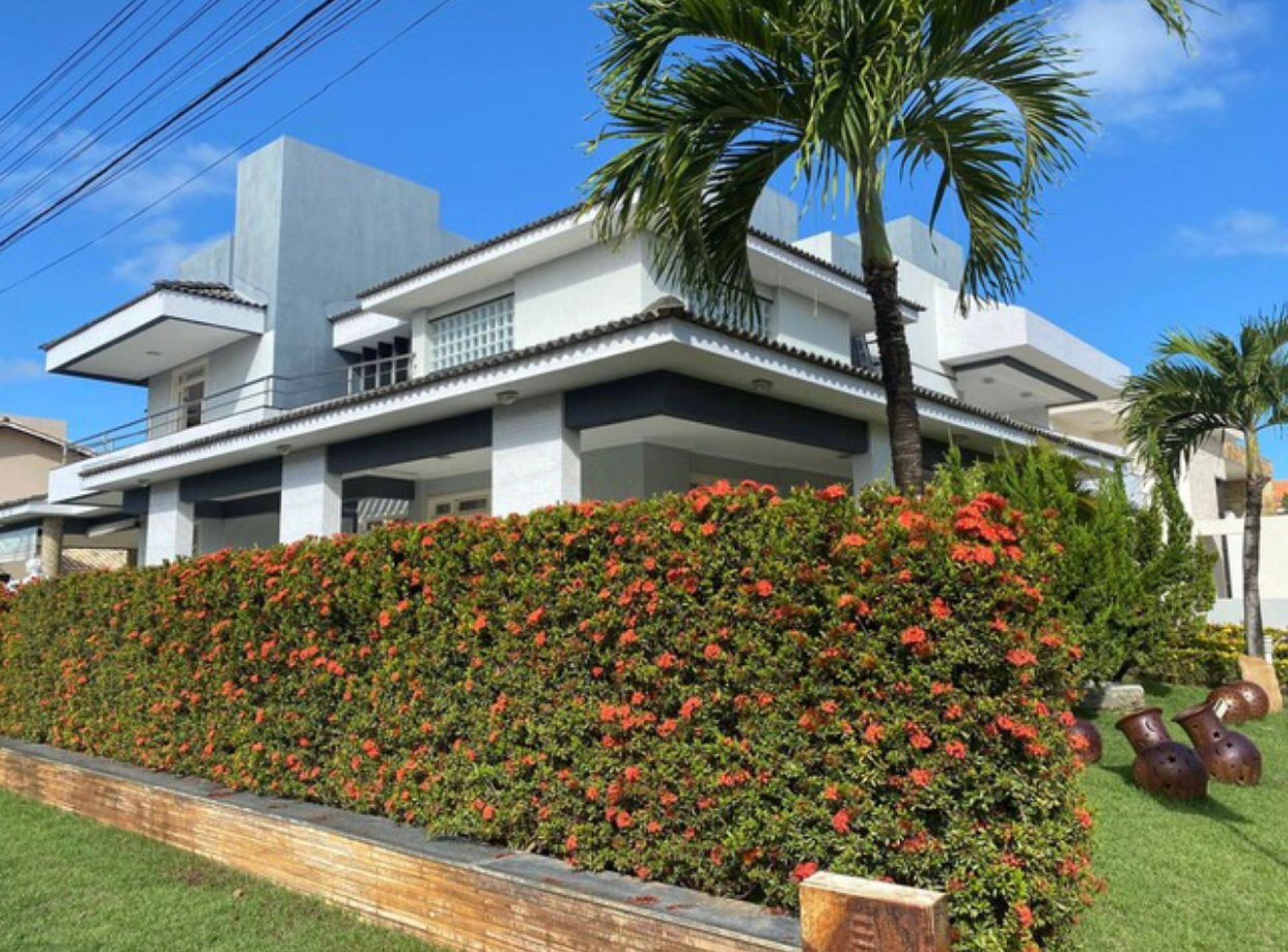 CASA DUPLEX ALTO PADRÃO EM CONDOMÍNIO FECHADO NA ARUANA