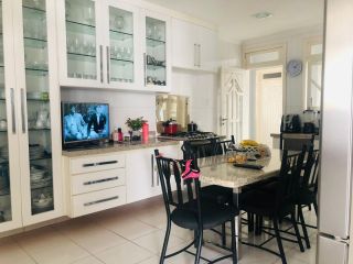 CASA DUPLEX ALTO PADRÃO EM CONDOMÍNIO FECHADO NA ARUANA