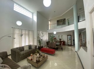 CASA DUPLEX ALTO PADRÃO EM CONDOMÍNIO FECHADO NA ARUANA