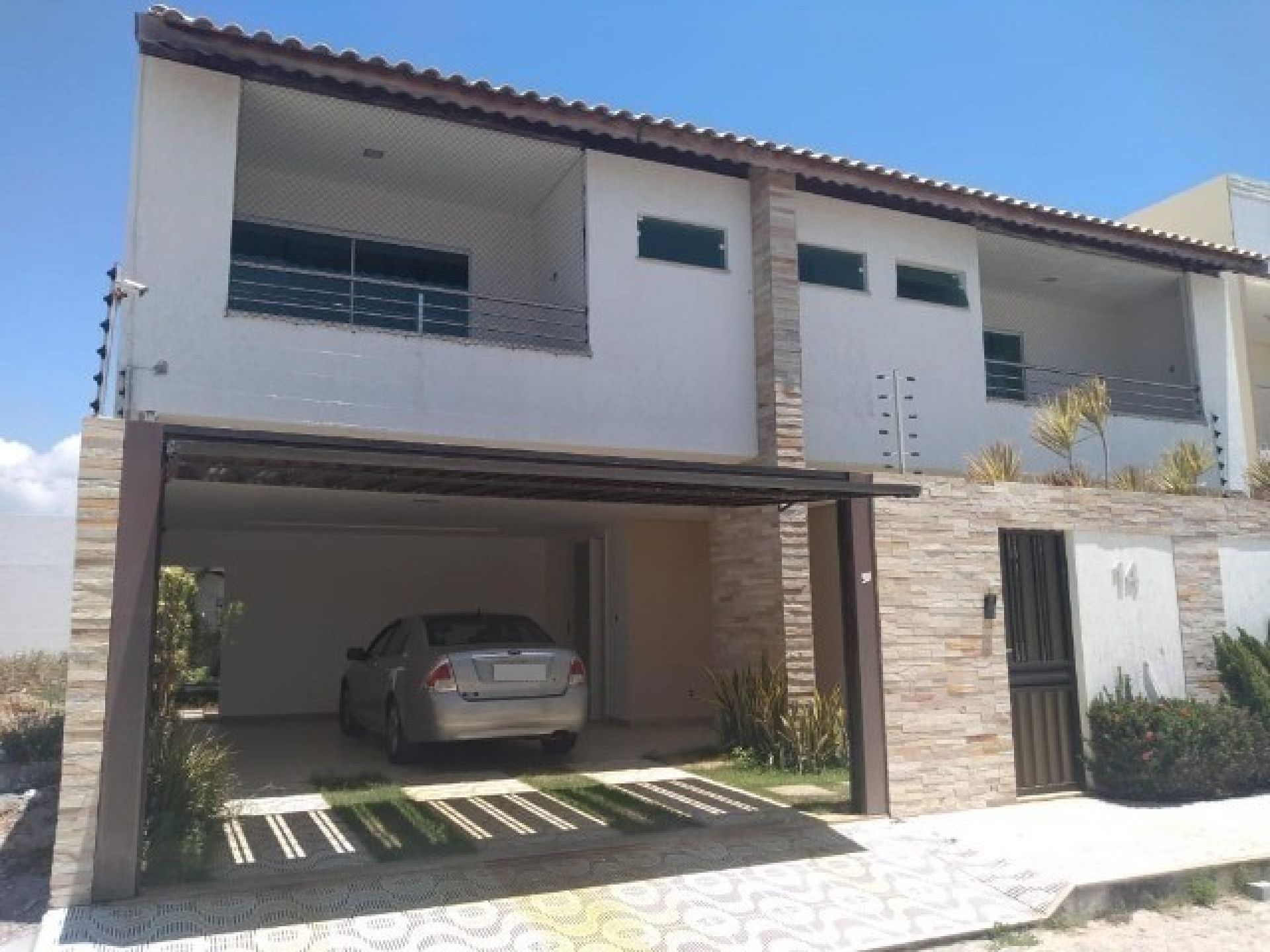 CASA COM 5 SUÍTES NO BAIRRO ARUANA