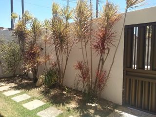 CASA COM 5 SUÍTES NO BAIRRO ARUANA