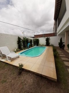 CASA COM 5 SUÍTES NO BAIRRO ARUANA