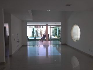 CASA COM 5 SUÍTES NO BAIRRO ARUANA