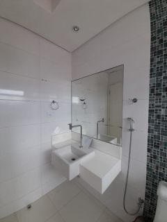 CASA COM 5 SUÍTES NO BAIRRO ARUANA