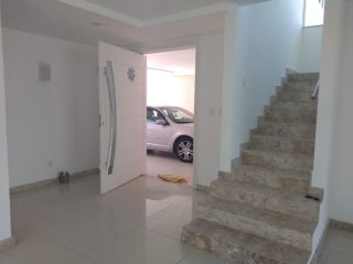 CASA COM 5 SUÍTES NO BAIRRO ARUANA