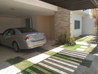 CASA COM 5 SUÍTES NO BAIRRO ARUANA