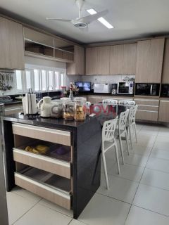 Casa em excelente localização na Coroa do Meio com 4 Suítes