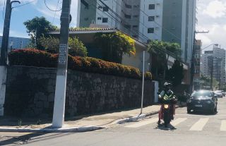 Casa com 02 pavimentos em Avenida no Bairro São José