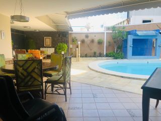 Casa com 02 pavimentos em Avenida no Bairro São José