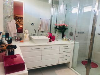 Casa com 02 pavimentos em Avenida no Bairro São José