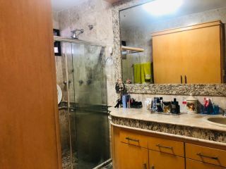 Casa com 02 pavimentos em Avenida no Bairro São José