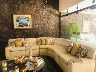 Casa com 02 pavimentos em Avenida no Bairro São José