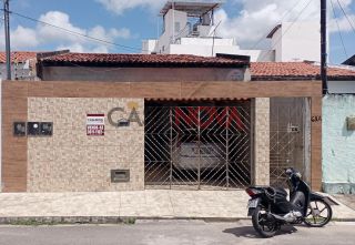 CASA A NO BAIRRO CASTELO BRANCO COM 3/4 SENDO 1 SUÍTE