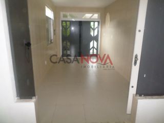 Excelente Casa com Piscina e Ponto Comercias no bairro Coroa do Meio!