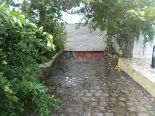 Excelente Casa com Piscina e Ponto Comercias no bairro Coroa do Meio!