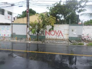 Excelente Casa com Piscina e Ponto Comercias no bairro Coroa do Meio!