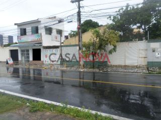 Excelente Casa com Piscina e Ponto Comercias no bairro Coroa do Meio!