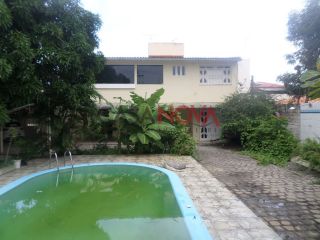 Excelente Casa com Piscina e Ponto Comercias no bairro Coroa do Meio!