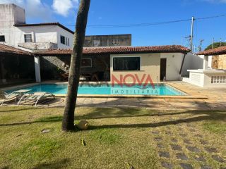 Casa Térrea com 5/4, sendo 3 suítes e com piscina na Coroa do Meio
