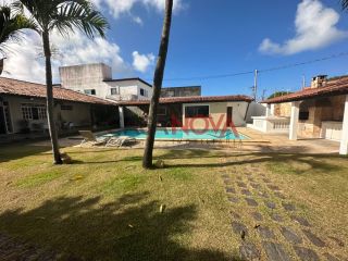 Casa Térrea com 5/4, sendo 3 suítes e com piscina na Coroa do Meio