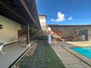 Casa Térrea com 5/4, sendo 3 suítes e com piscina na Coroa do Meio