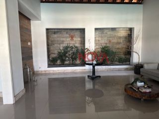 Casa Térrea com 5/4, sendo 3 suítes e com piscina na Coroa do Meio