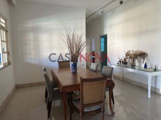 Casa Térrea com 5/4, sendo 3 suítes e com piscina na Coroa do Meio