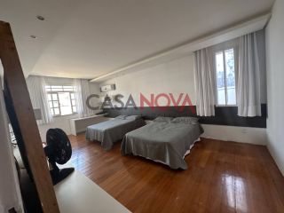 Casa Térrea com 5/4, sendo 3 suítes e com piscina na Coroa do Meio