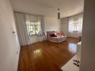 Casa Térrea com 5/4, sendo 3 suítes e com piscina na Coroa do Meio