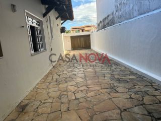 Casa Térrea com 5/4, sendo 3 suítes e com piscina na Coroa do Meio