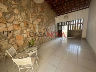 Casa Térrea com 5/4, sendo 3 suítes e com piscina na Coroa do Meio