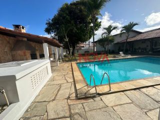 Casa Térrea com 5/4, sendo 3 suítes e com piscina na Coroa do Meio