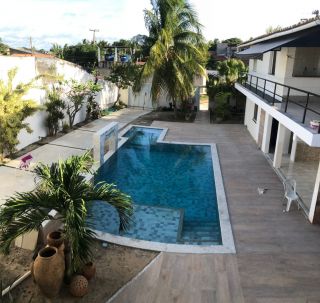 CASA DUPLEX COM PISCINA PROJETADA RECÉM REFORMADA EM MOSQUEIRO