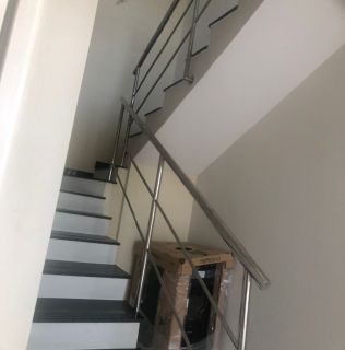 CASA DUPLEX COM PISCINA PROJETADA RECÉM REFORMADA EM MOSQUEIRO