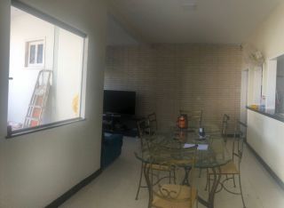 CASA DUPLEX COM PISCINA PROJETADA RECÉM REFORMADA EM MOSQUEIRO