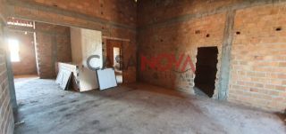 Casa com 2 pavimentos 7/4 em ótima localização na Coroa do Meio