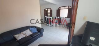 Casa com 2 pavimentos 7/4 em ótima localização na Coroa do Meio