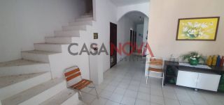 Casa com 2 pavimentos 7/4 em ótima localização na Coroa do Meio