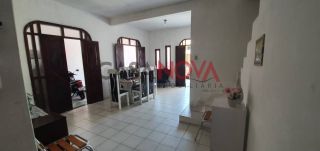 Casa com 2 pavimentos 7/4 em ótima localização na Coroa do Meio