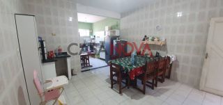 Casa com 2 pavimentos 7/4 em ótima localização na Coroa do Meio