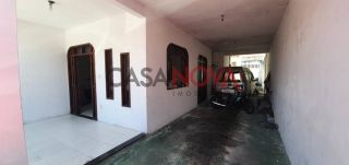 Casa com 2 pavimentos 7/4 em ótima localização na Coroa do Meio